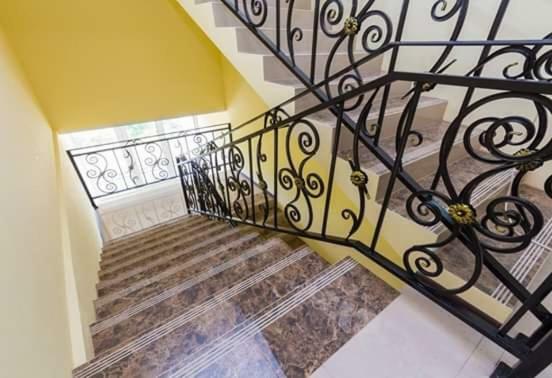 Sariya Hotel Kheivani Екстериор снимка