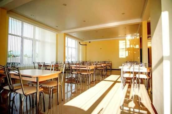 Sariya Hotel Kheivani Екстериор снимка