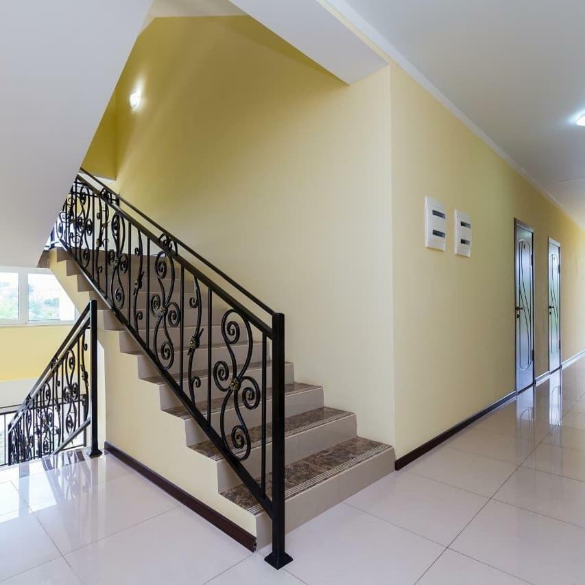 Sariya Hotel Kheivani Екстериор снимка