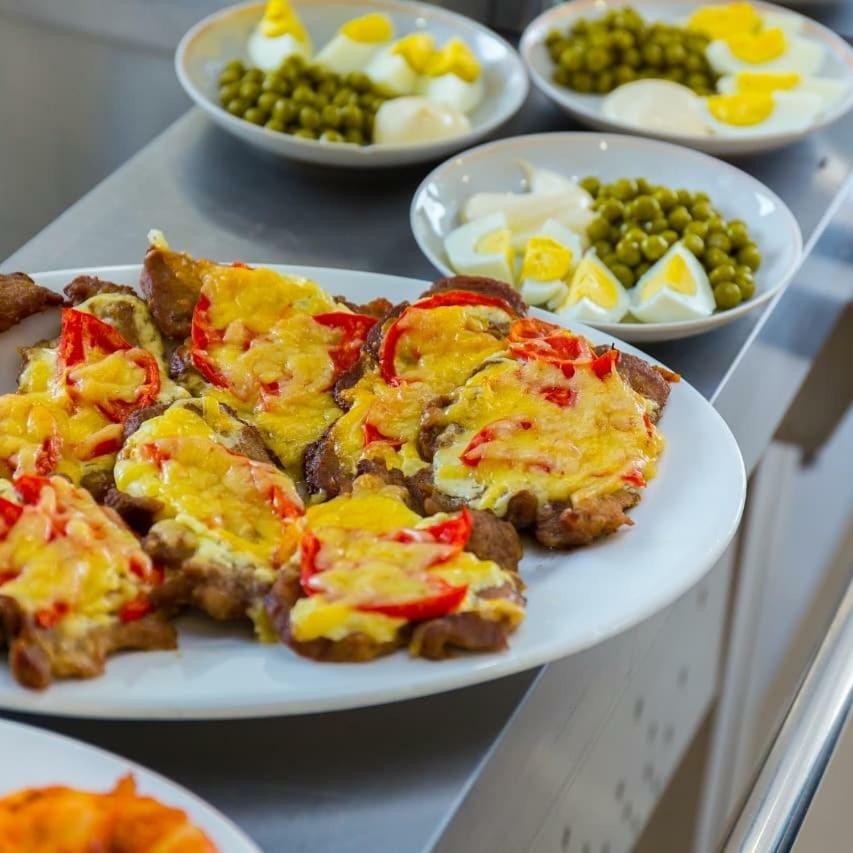 Sariya Hotel Kheivani Екстериор снимка